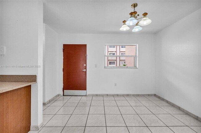 Building Photo - 325 NW 72nd Ave