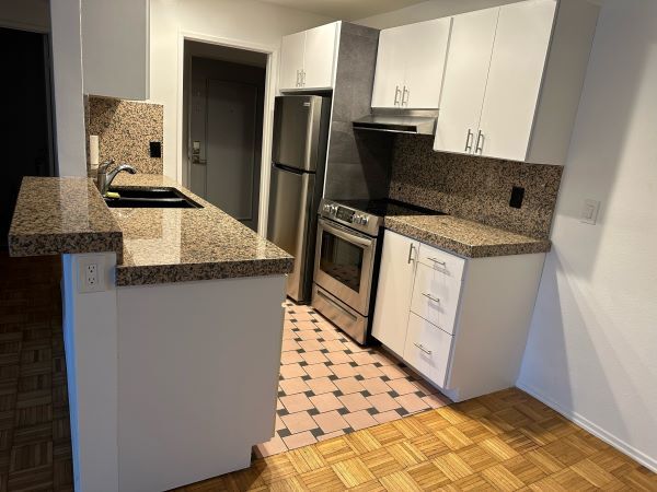 Kitchen - 8530 Holloway Dr