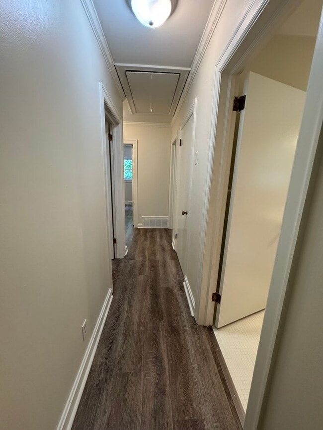 Building Photo - Renovated 4/3 House in North Hills- $1,995