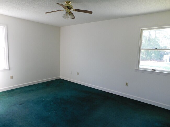 Building Photo - 3 bedroom 2 bath in Mt Hermon Subdivision