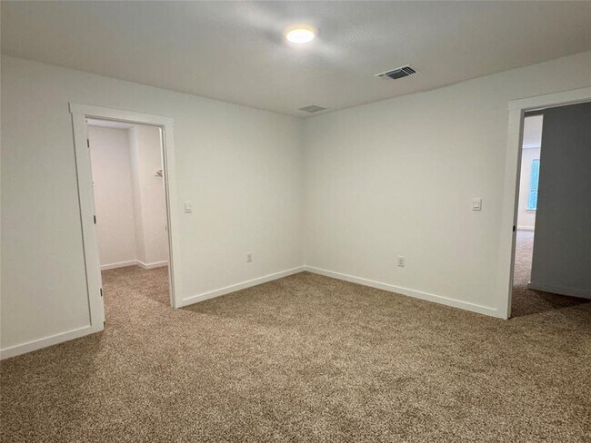 Building Photo - 2320 Magnolia Hl Dr