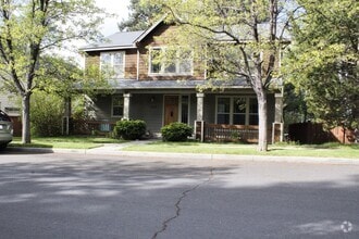Building Photo - Gorgeous NW home with 3 primary suites 3.5...