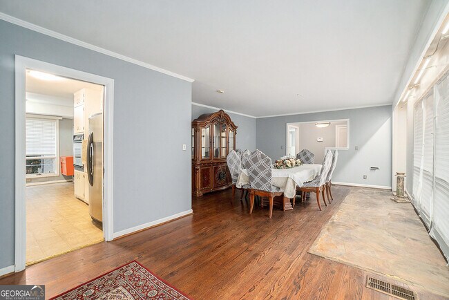 Building Photo - 3382 Bobolink Cir SW