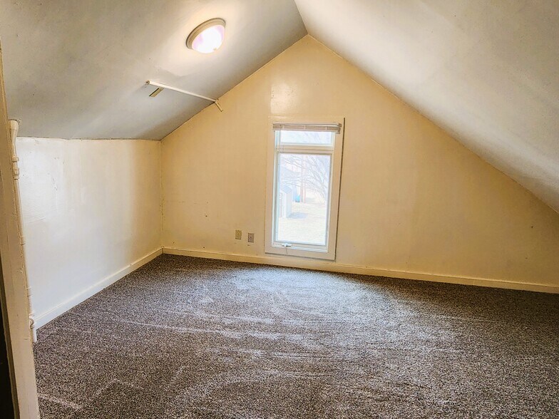 Bedroom 1 - 419 Olmstead St