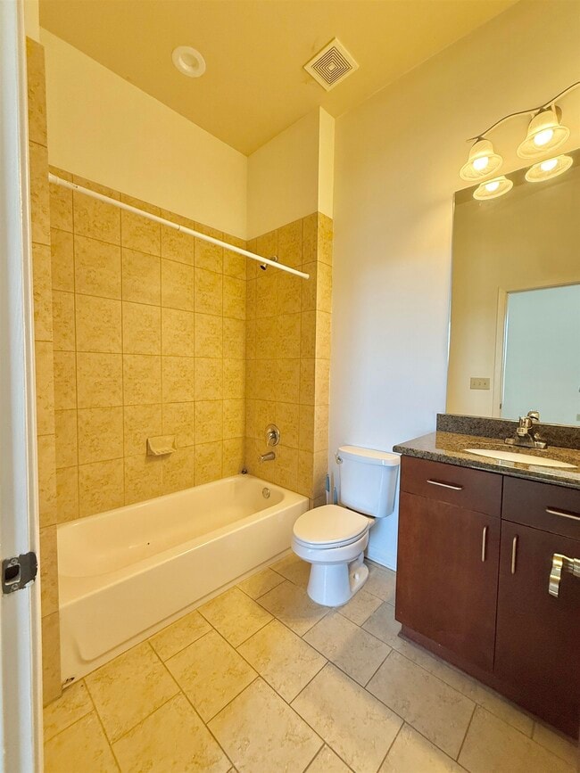 Building Photo - 449 Monroe Ave