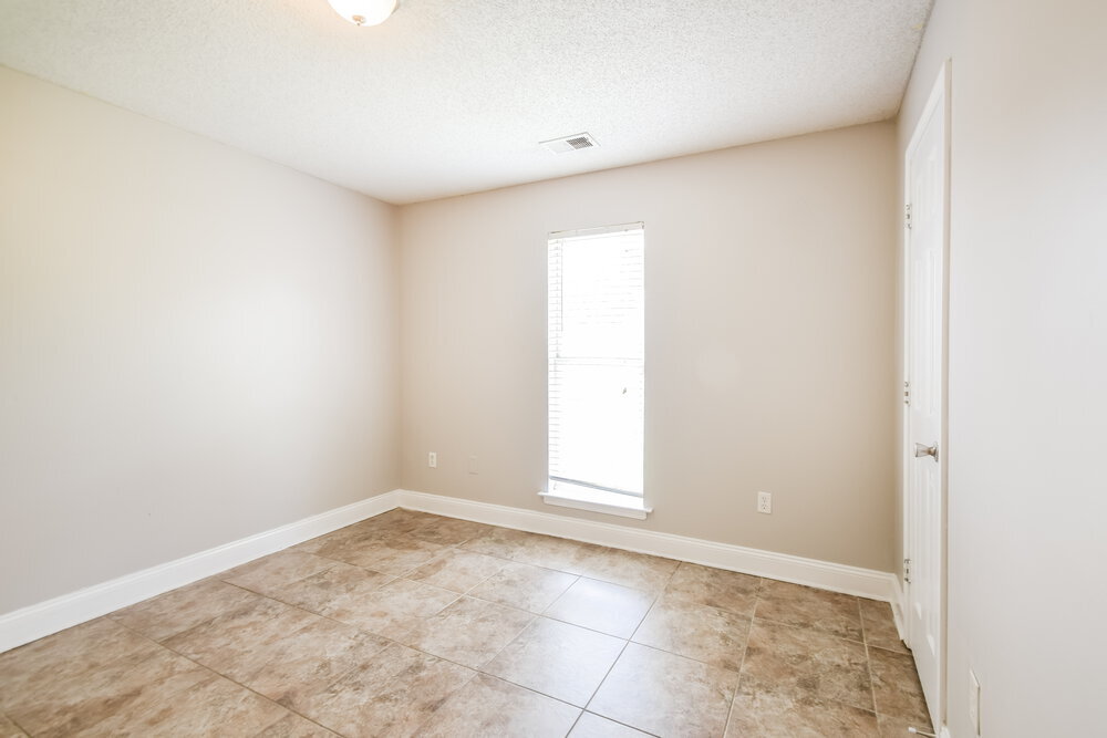 Building Photo - 7711 Iris Cove