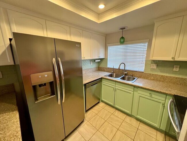 Building Photo - Beautiful 3-Bedroom Condo in Villas at Cal...