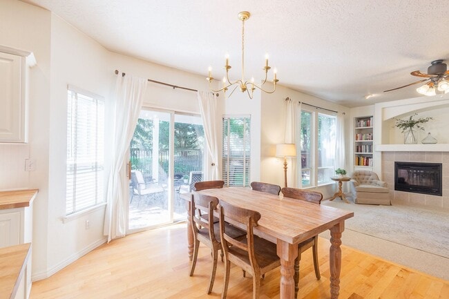 Building Photo - 3 Bed 2.5 Bath In The Heart Of Eagle