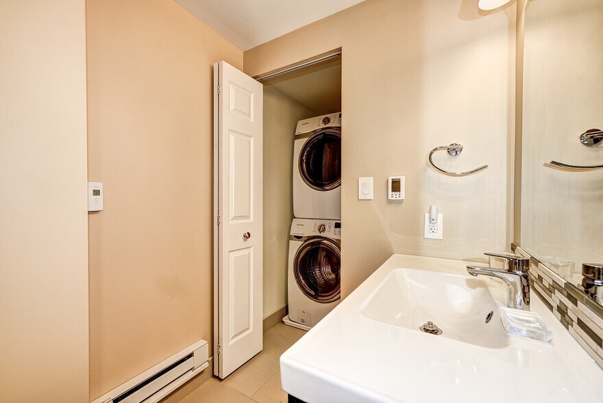 Building Photo - 1619 21st St NW