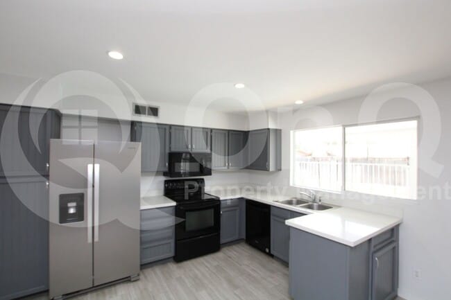 Building Photo - 3304 N El Dorado Dr