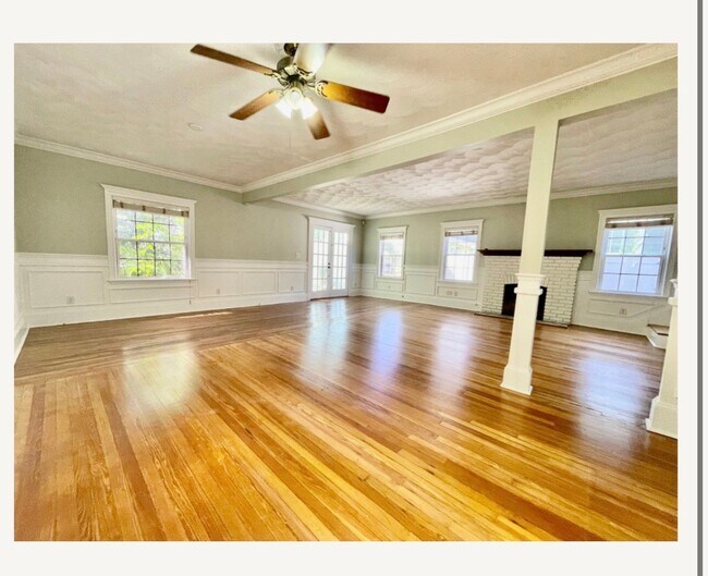 Building Photo - 145 11th Ave NE