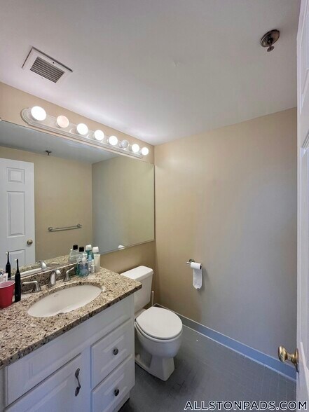 Building Photo - 15 N Beacon St