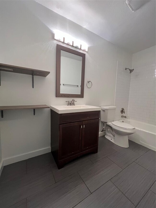 Building Photo - 6104 Walnut Hills Dr