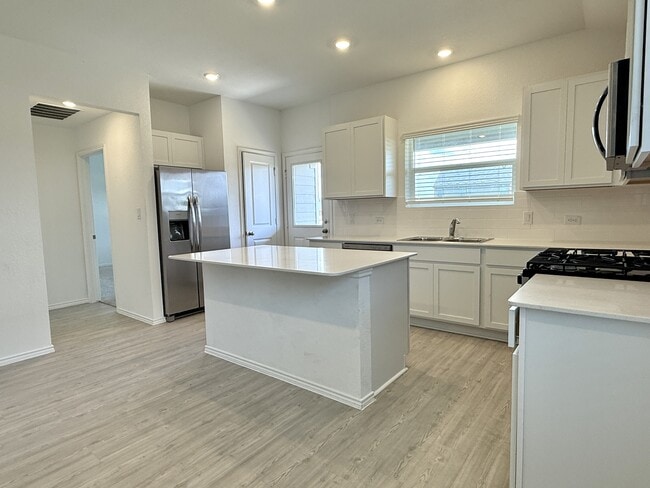 Building Photo - 273 Sormonne Lp