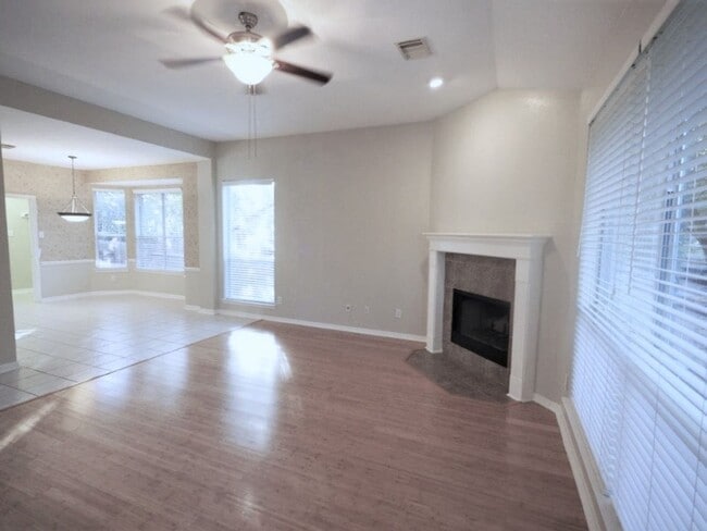 Building Photo - Desirable 4 bedroom home in BEAUTIFUL Steiner Ranch!