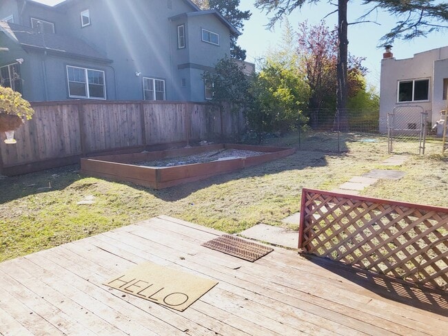 Building Photo - Charming Single Family Home