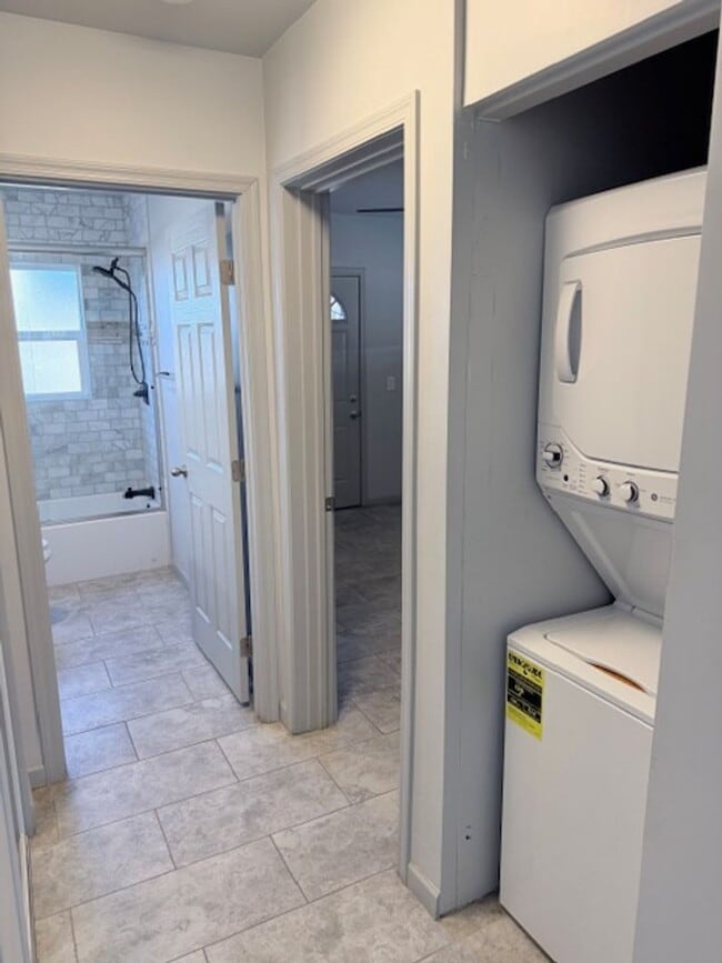 Building Photo - Utilities Included (a $200+ Savings) Charming Updated Duplex Home in Historic District!