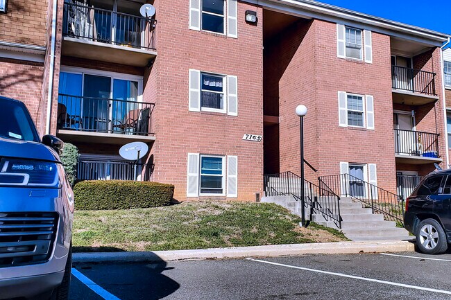 Building Photo - 7165 Cross St