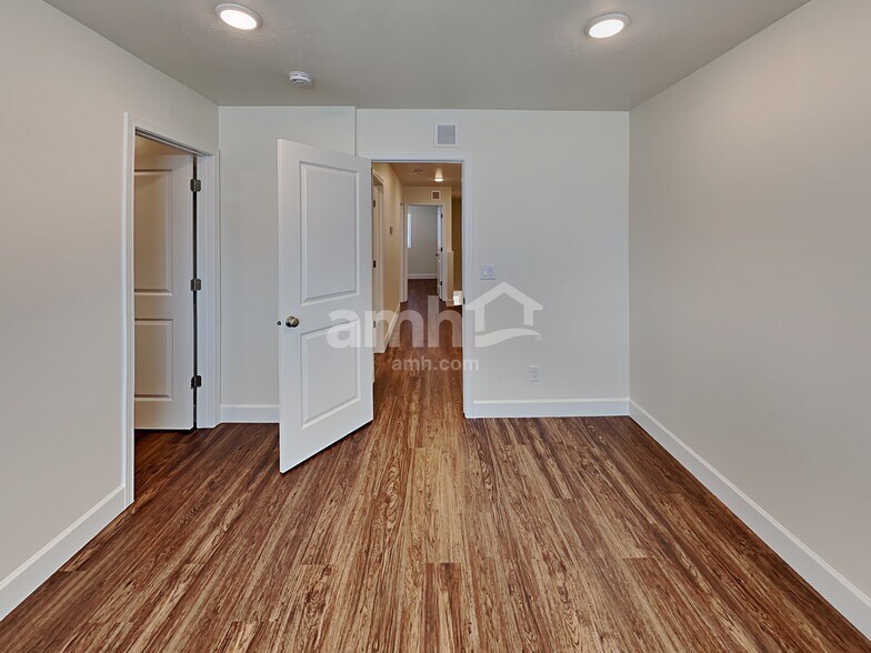 Building Photo - 3351 S 2580 W