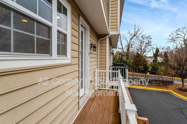 Building Photo - 2093 Laura Mews Pl