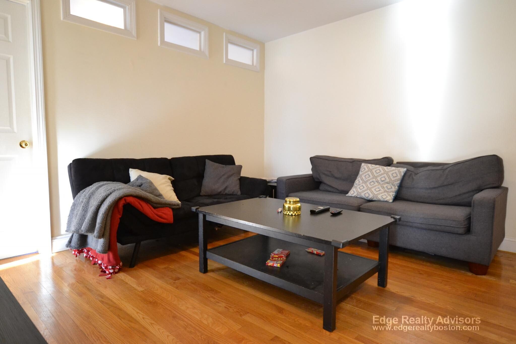 Building Photo - 68 Egmont St