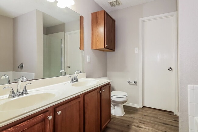 Building Photo - 813 Post Oak Trail