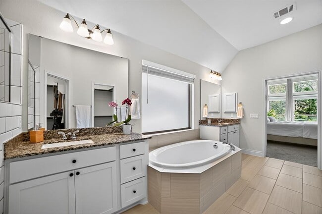 Building Photo - 1904 Woolsey Wy