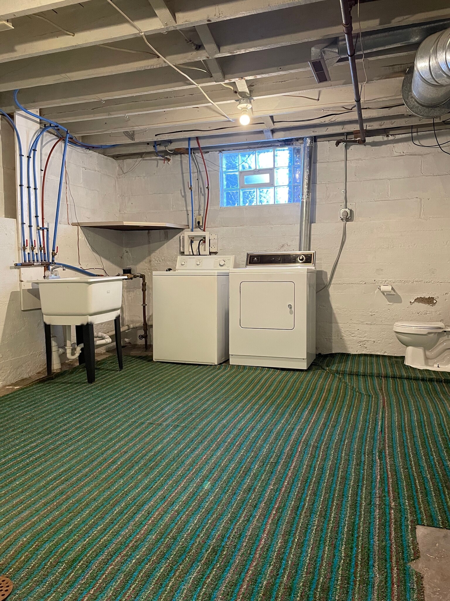 Building Photo - 1042 Main St