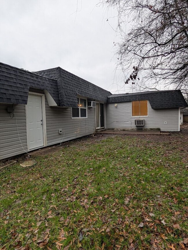 Building Photo - 3718 Fountain Ave