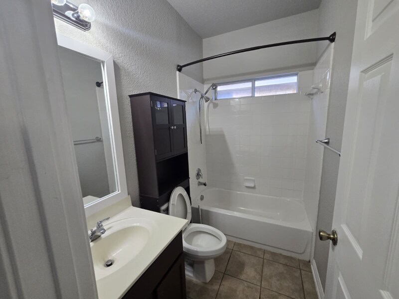 Building Photo - 426 Sorenstam Way