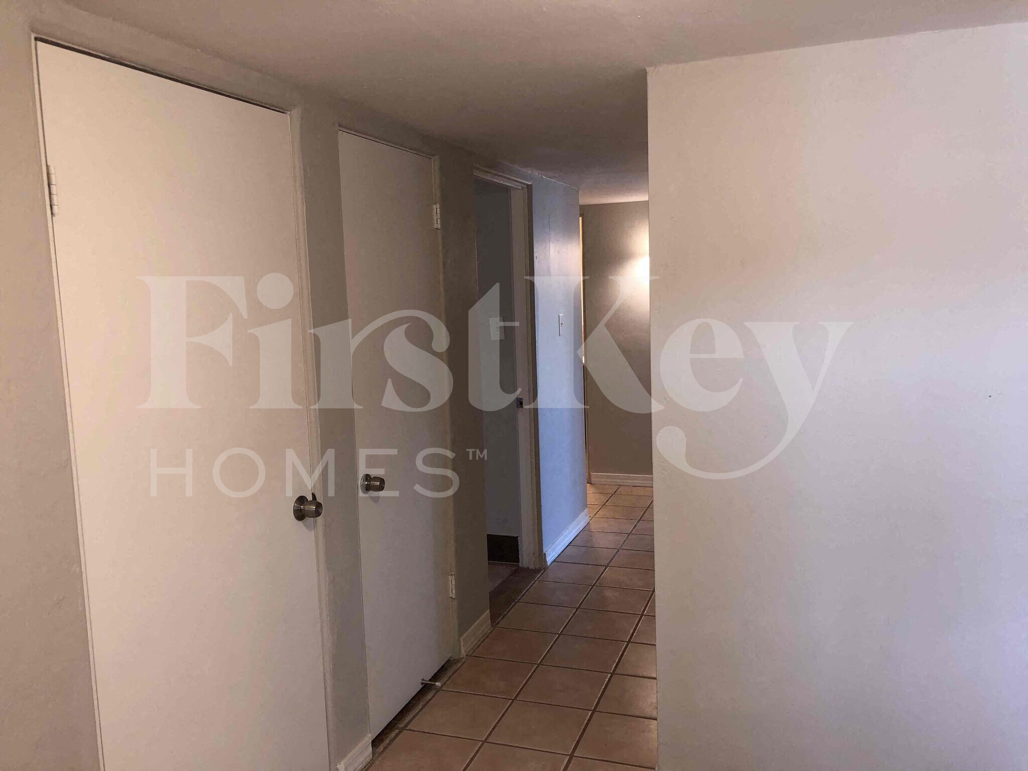 Building Photo - 1634 W Indian School Rd