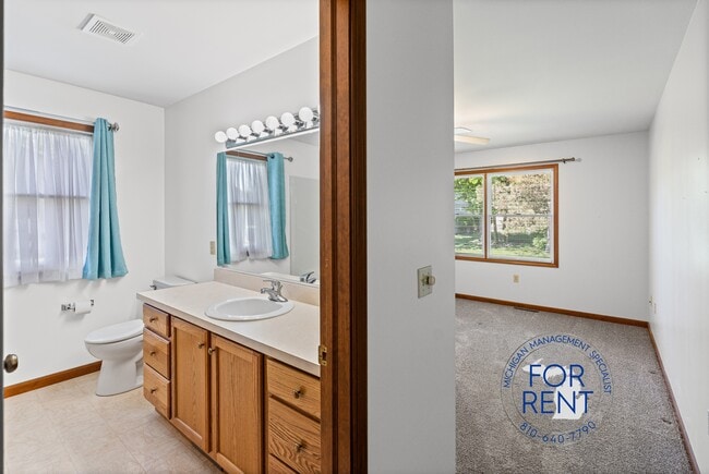 Building Photo - 3263 Silverwood Dr