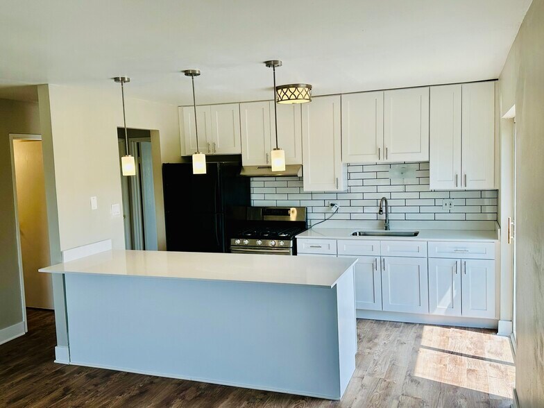 Building Photo - 406 Inland Dr
