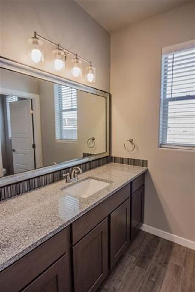 Building Photo - Spectacular 3 bed 2 bath home