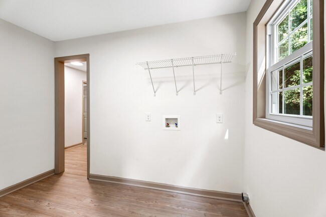 Building Photo - 404 S Audubon Ave