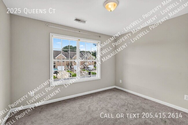 Building Photo - 2025 Queens Ct