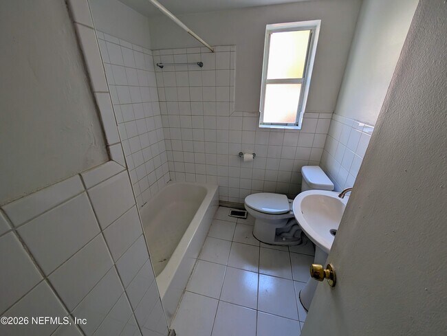 Building Photo - 2136 College St