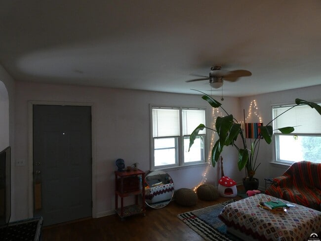 Building Photo - 401 Walnut St
