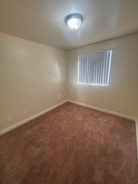 Building Photo - 1011 E 56th St