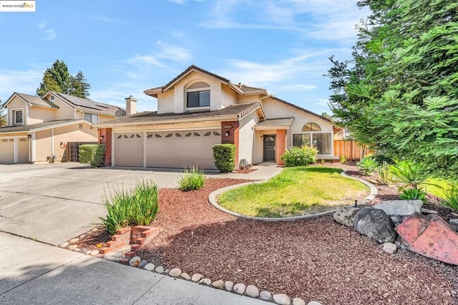 Building Photo - 4820 Ridgeview Dr