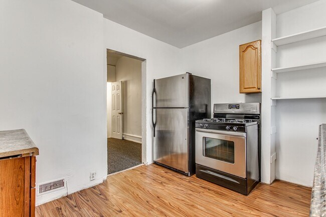 Building Photo - Updated 4 Bed, 2 Bath in Oakland - Close t...