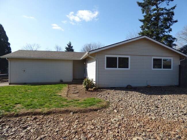 Building Photo - Rent Special: 1/2 Off September's Rent!! 3 Bed Home in South Salem
