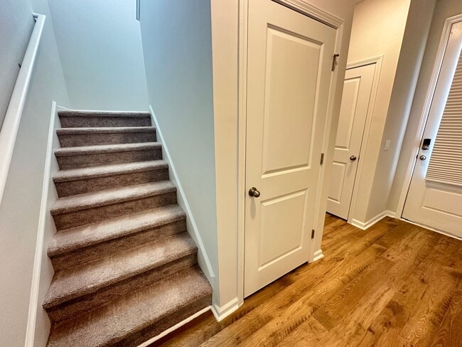 Building Photo - 4 Br/2.5 Bth in The Watergrass Community