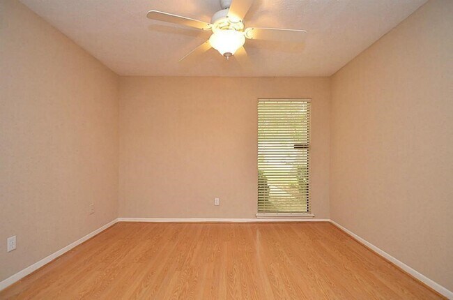 Building Photo - 3130 Frontier Dr