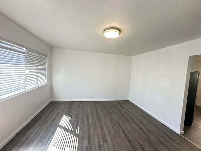 Building Photo - 3408