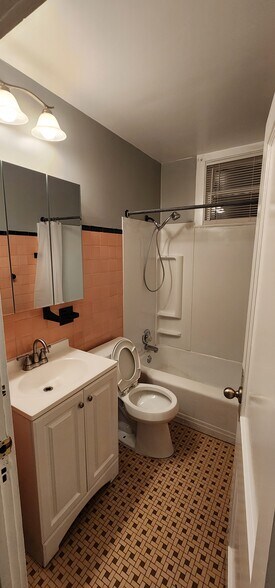 Building Photo - 204 Winspear Ave