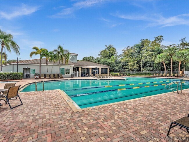 Building Photo - 7834 Oak Grove Cir