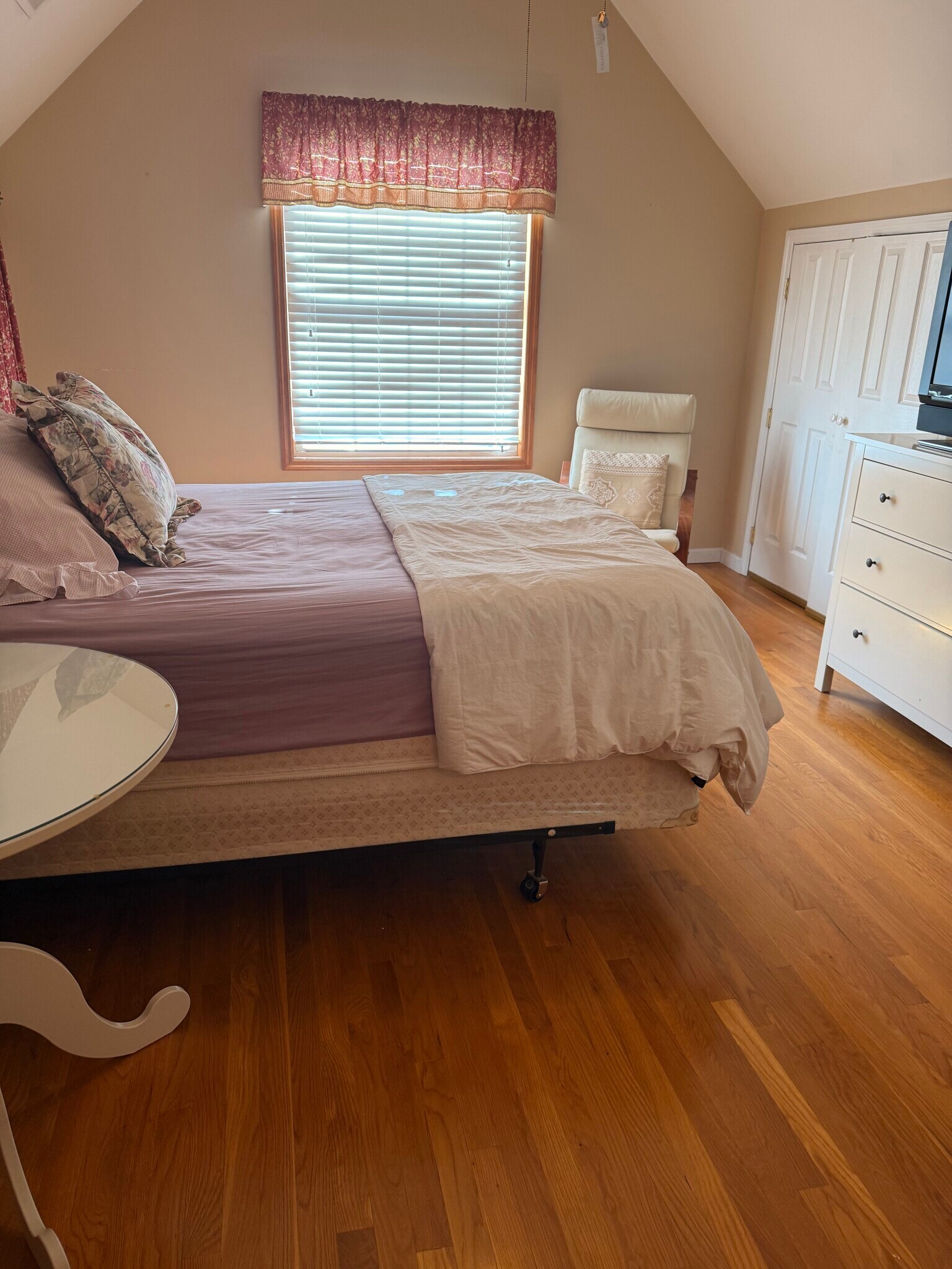 3rd Bedrm w bathrm - 424 Page Ave