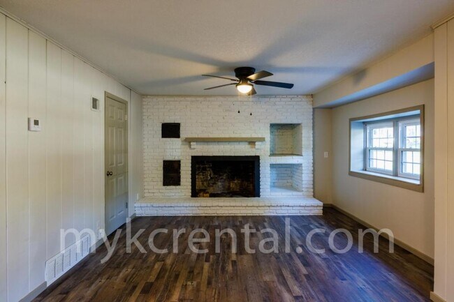 Building Photo - 7915 W 59th Terrace