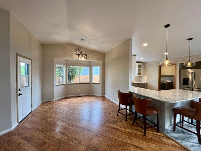 Building Photo - Well Maintained 3BD - Yard Maint. Included